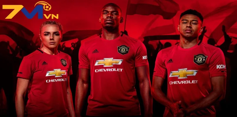 Huy hiệu và màu sắc áo đấu của Manchester United